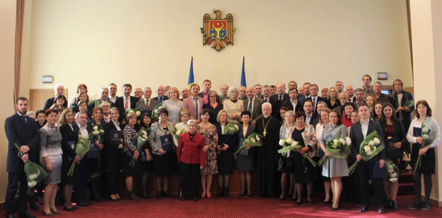img 3267 - Diplome de onoare pentru cei mai buni cercetători științifici