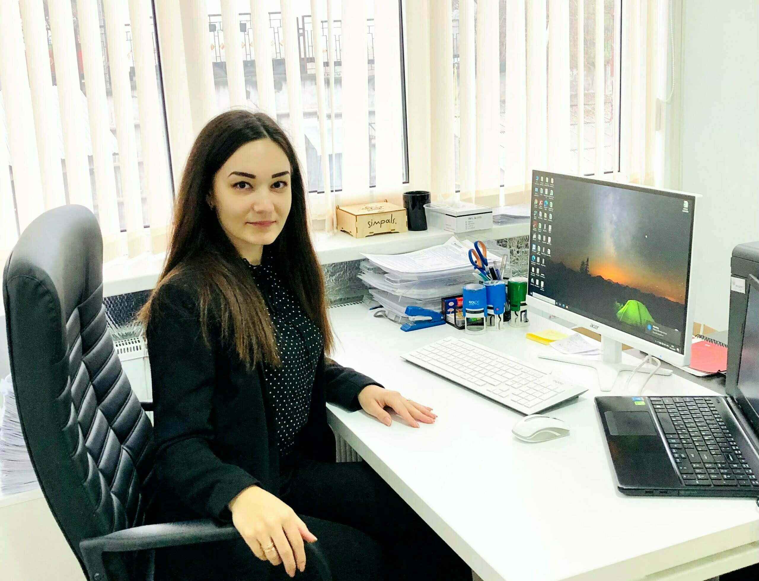 IMG 0393 scaled - Alina LESNIC, absolventă FIEB: ,,Învață din plăcere, investește în tine, aspiră la un viitor de succes!”