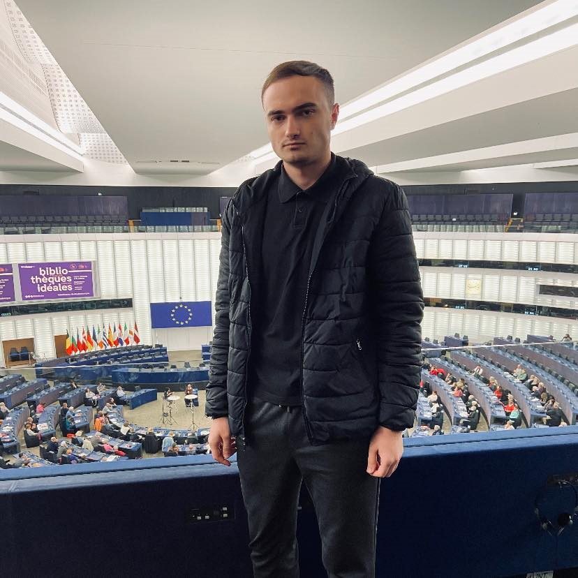 1 Maxim CERTAN - Povești ERASMUS, țesute la Strasbourg
