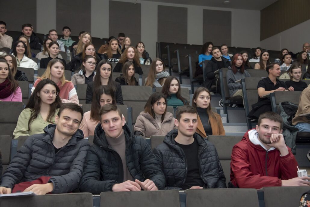 020 1 - Dezvoltare industrială și management japonez: prelegere ținută la UTM de către conf. univ., dr. Gaku Funabashi, Universitatea Internațională din Japonia
