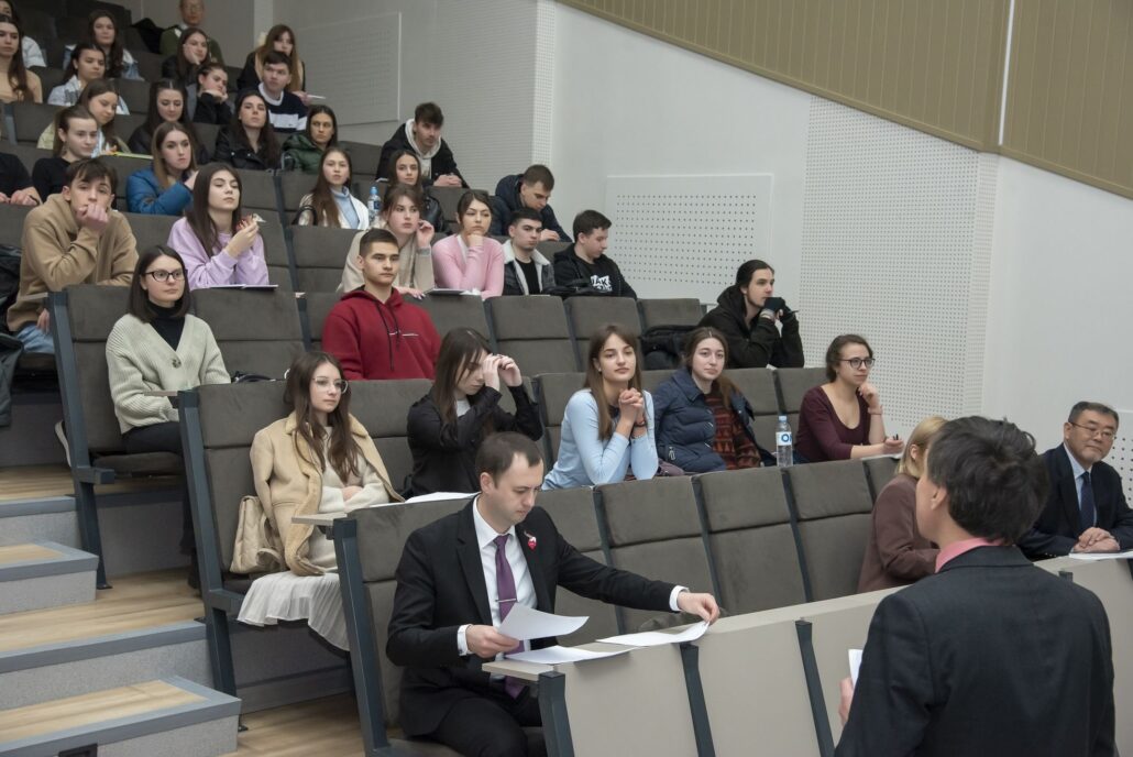 022 1 1 - Dezvoltare industrială și management japonez: prelegere ținută la UTM de către conf. univ., dr. Gaku Funabashi, Universitatea Internațională din Japonia