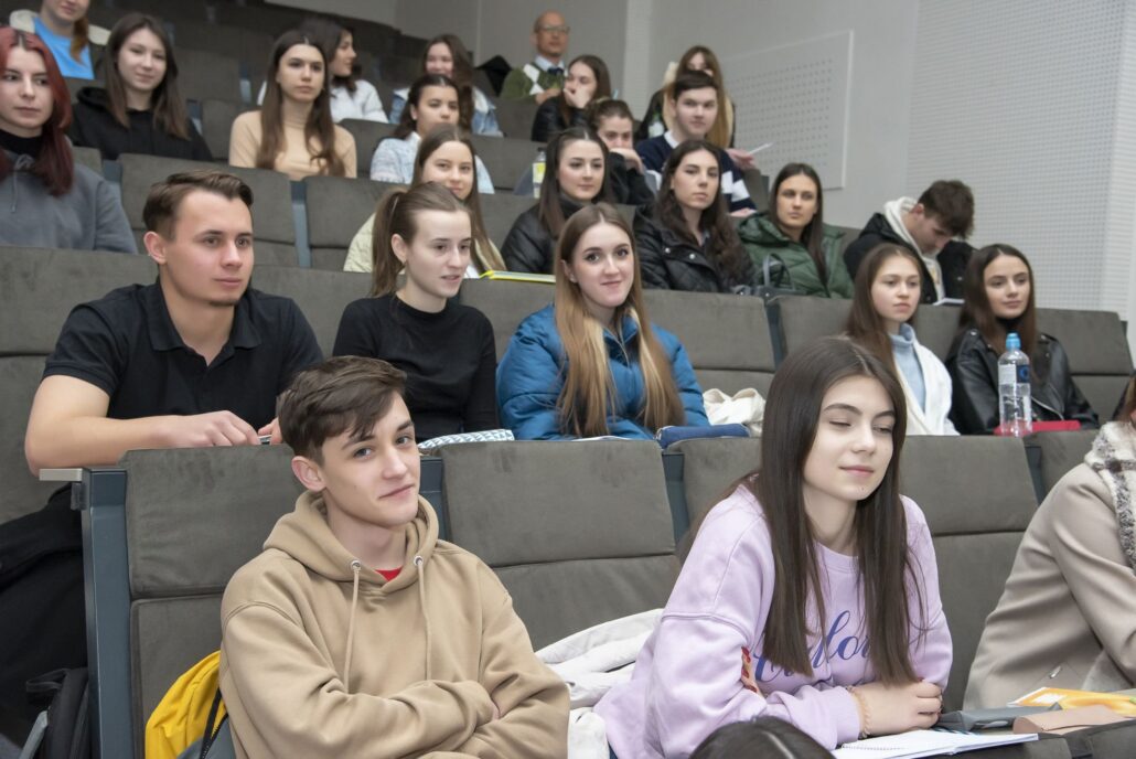 027 1 1 - Dezvoltare industrială și management japonez: prelegere ținută la UTM de către conf. univ., dr. Gaku Funabashi, Universitatea Internațională din Japonia