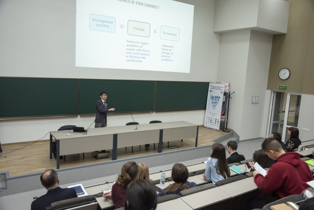 047 1 1 - Dezvoltare industrială și management japonez: prelegere ținută la UTM de către conf. univ., dr. Gaku Funabashi, Universitatea Internațională din Japonia
