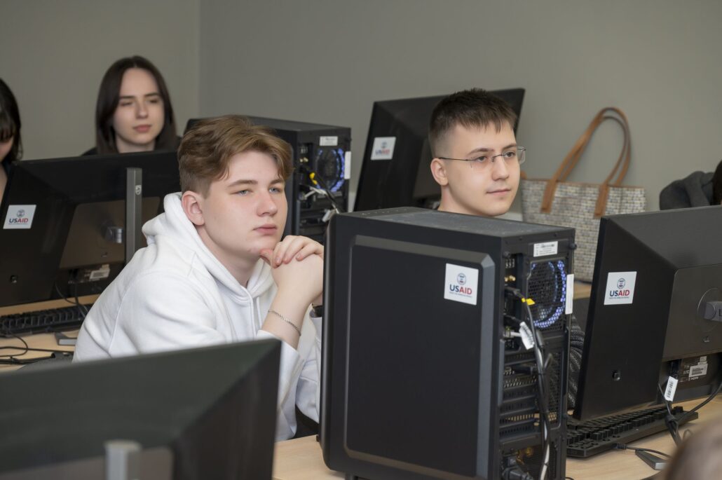 127 - Două noi laboratoare multimedia pentru studenții care învață Game Design la UTM