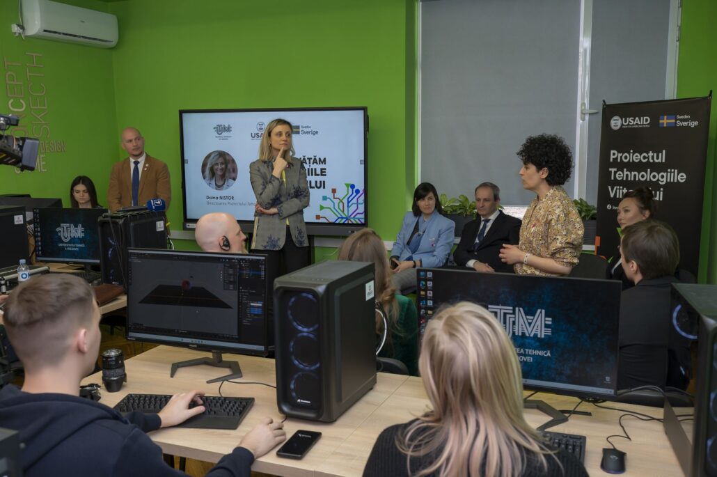 128 - Două noi laboratoare multimedia pentru studenții care învață Game Design la UTM