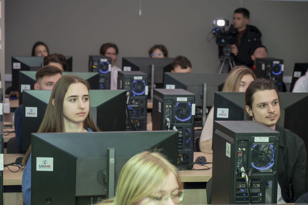 141 - Două noi laboratoare multimedia pentru studenții care învață Game Design la UTM