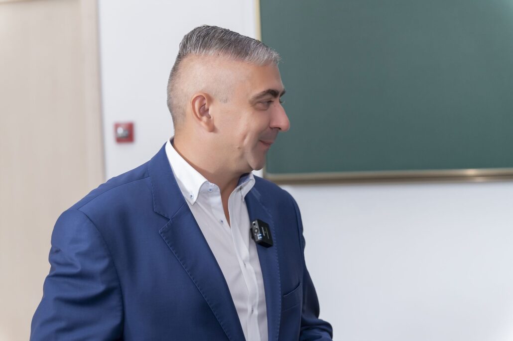 035 1 - Prorectorul UTM Dinu ȚURCANU a susținut cu brio teza de doctor în științe inginerești