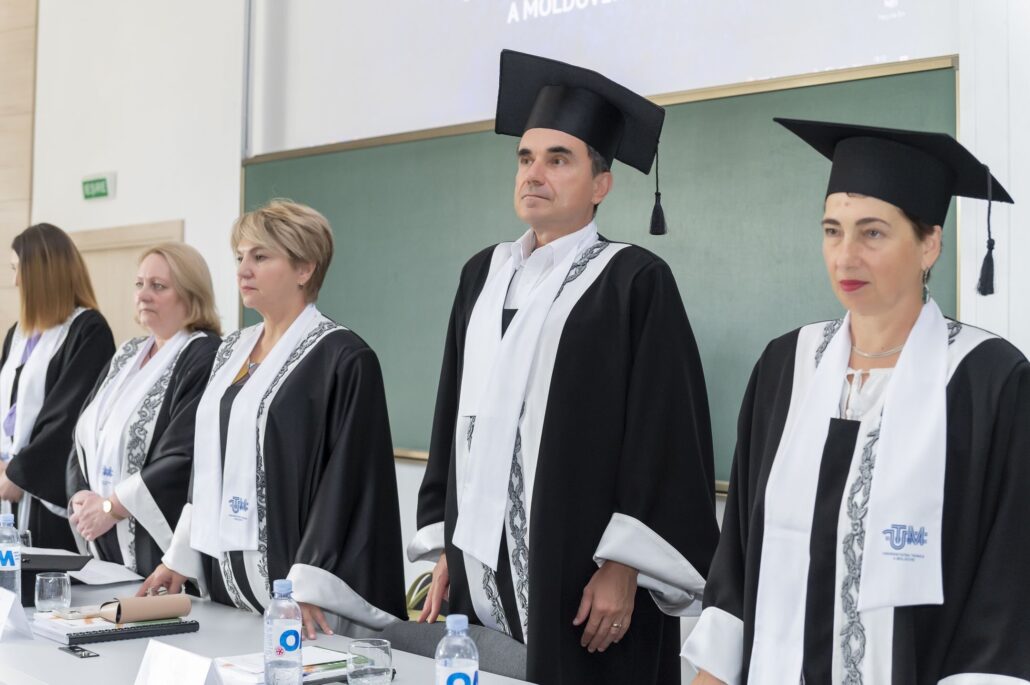044 - Prorectorul UTM Dinu ȚURCANU a susținut cu brio teza de doctor în științe inginerești