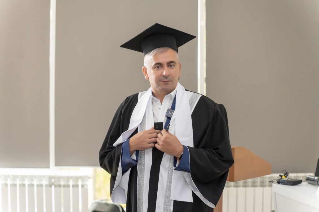 050 1 - Prorectorul UTM Dinu ȚURCANU a susținut cu brio teza de doctor în științe inginerești