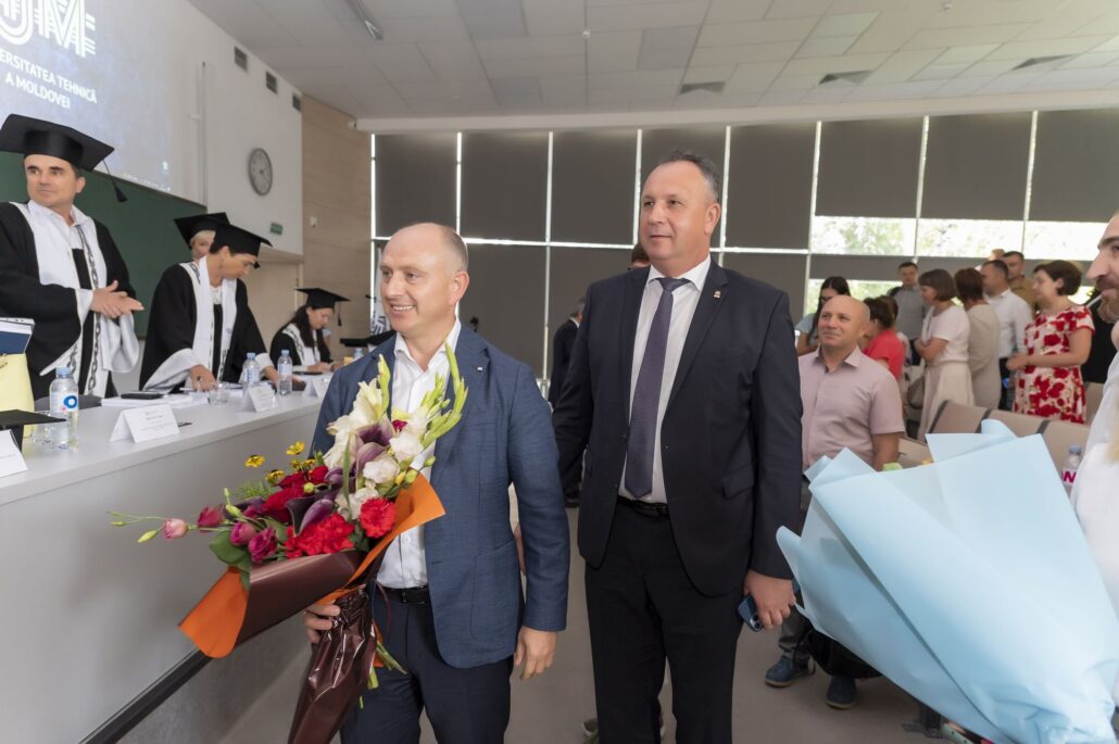 056 - Prorectorul UTM Dinu ȚURCANU a susținut cu brio teza de doctor în științe inginerești