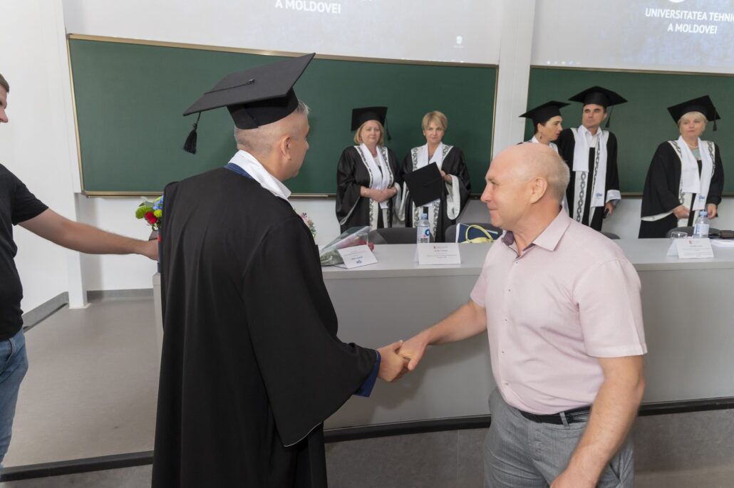 073 1 - Prorectorul UTM Dinu ȚURCANU a susținut cu brio teza de doctor în științe inginerești