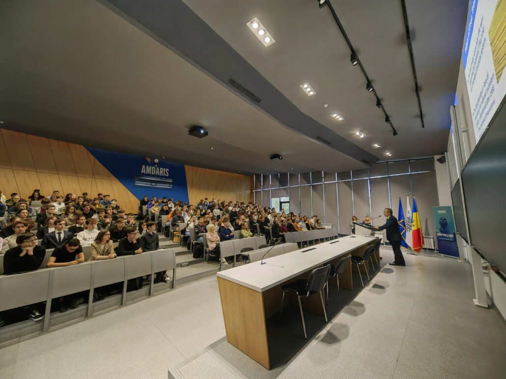 img 20231010 151636 lr - Diplomația în acțiune: Ambasadorul Extraordinar și Plenipotențiar al Japoniei în RM vorbește despre evoluția globalizării într-o prelegere de excepție
