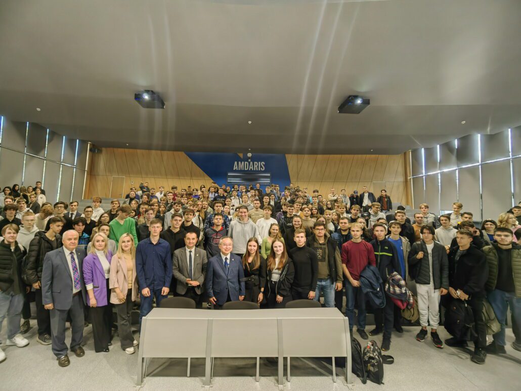 img 20231010 162554 lr - Diplomația în acțiune: Ambasadorul Extraordinar și Plenipotențiar al Japoniei în RM vorbește despre evoluția globalizării într-o prelegere de excepție