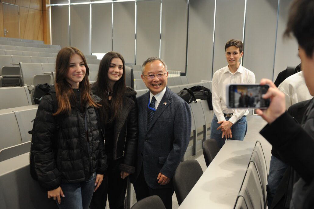 sdi 0815 lr - Diplomația în acțiune: Ambasadorul Extraordinar și Plenipotențiar al Japoniei în RM vorbește despre evoluția globalizării într-o prelegere de excepție