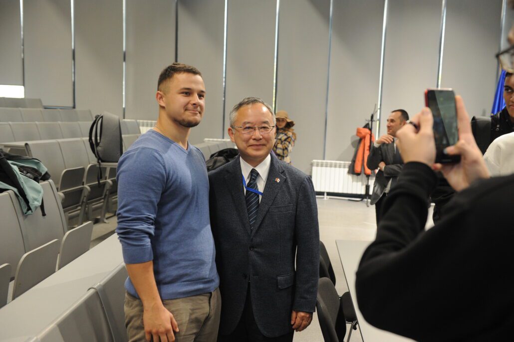 sdi 0819 lr - Diplomația în acțiune: Ambasadorul Extraordinar și Plenipotențiar al Japoniei în RM vorbește despre evoluția globalizării într-o prelegere de excepție