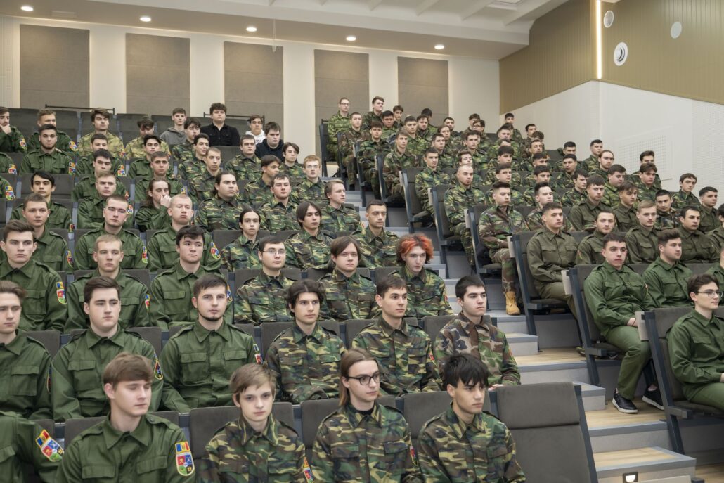 011 1 - Emoții și onoruri: Absolvenții Catedrei Militare UTM au depus Jurământul militar de credință Patriei