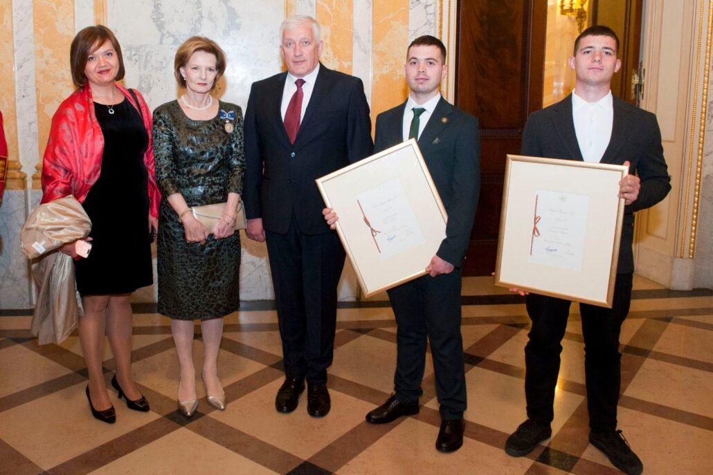 a 7 - Studenții Universității Tehnice a Moldovei Efim ARDOVAN și Gheorghe PÎRGARU – bursieri ai Casei Regale a României