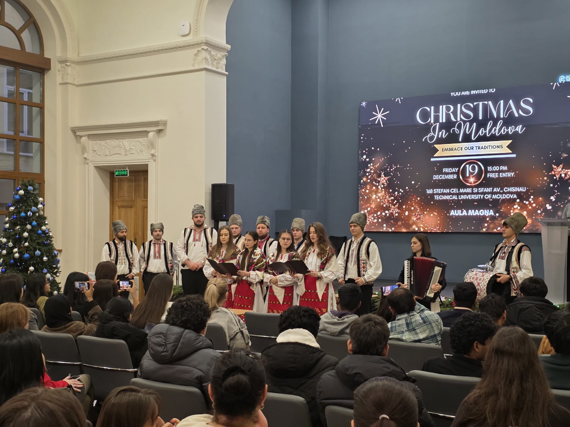 whatsapp image 2025 12 19 at 16.58.23 1 - „Christmas in Moldova” a unit culturi și inimi la UTM