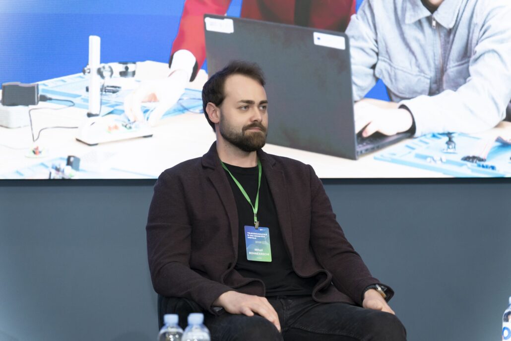 008 1 - Telecomunicațiile în era societății digitale: o masă rotundă care a adus industria în fața studenților